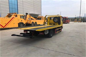 罗山非事故拖车